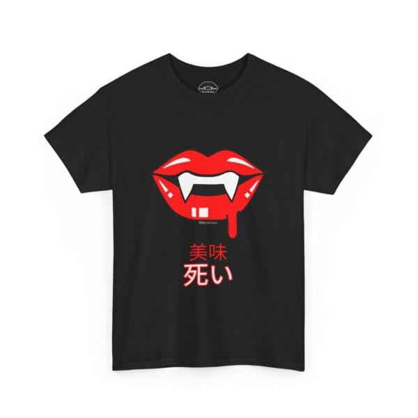 Necrolicious 日本語「美味死い」吸血鬼の牙唇 綿100% 男女兼用Tシャツ